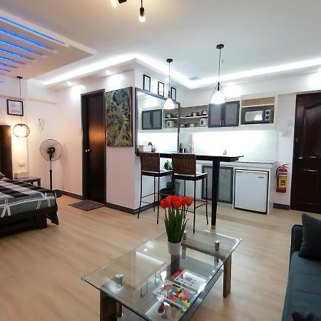 Condo Azur Suites E507 Near Airport, Netflix, Stylish, Cozy With Swimming Pool マクタン エクステリア 写真